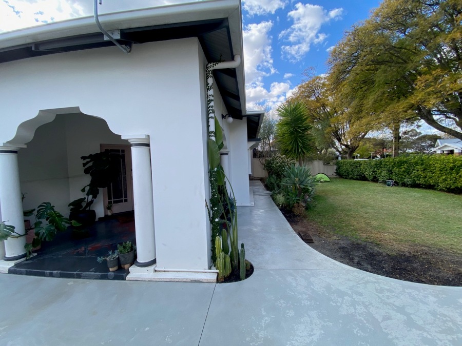 coloured concrete driveways & footpaths